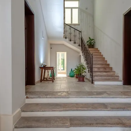 Carlo V - Con Piscina E Giardino Privati