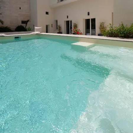 Carlo V - Con Piscina E Giardino Privati Lägenhet Lecce