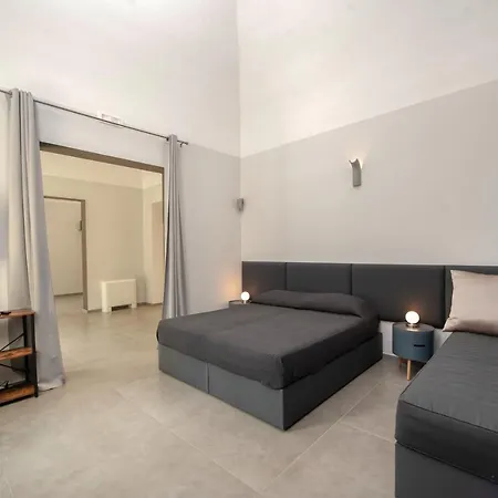 Carlo V - Con Piscina E Giardino Privati Daire *