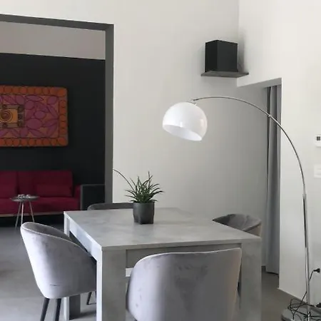 Carlo V - Con Piscina E Giardino Privati